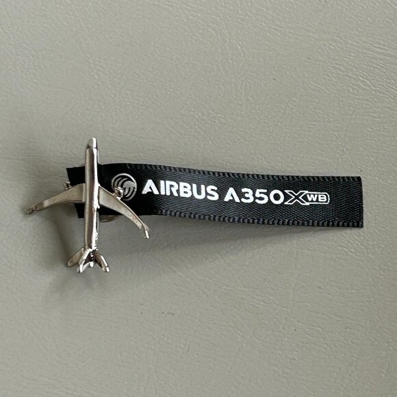 Vintage Airbus A350 Pin Badge & Ribbon Aircraft Aviation Memorabilia Collectable